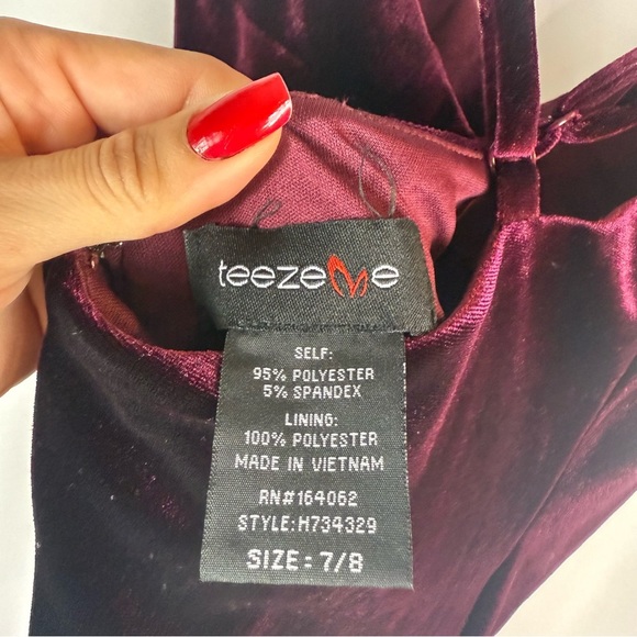 Teeze Me Velvet high-slit dress. Size: 7/8 Burgundy Velvet Gown prom, wedding - Picture 14 of 15
